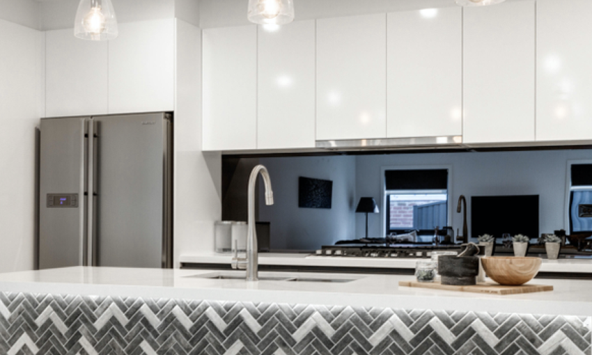 Top Benefits Of Glass Splashbacks For Your Kitchen