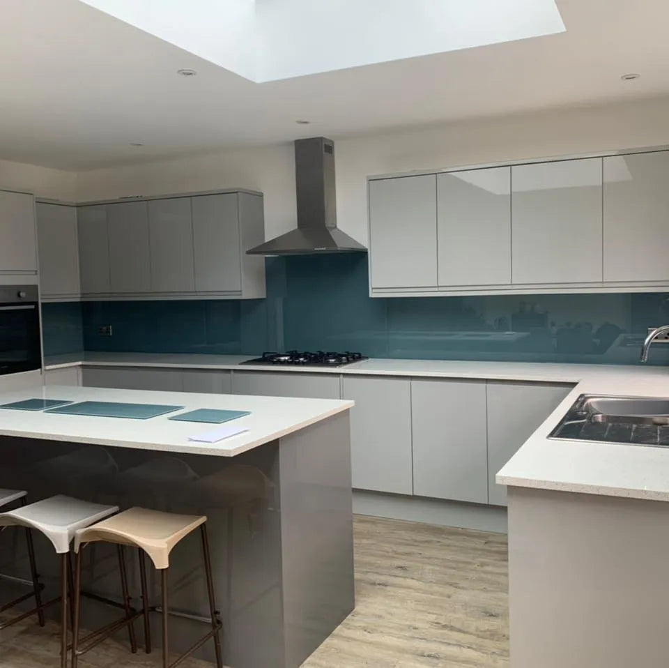 Why Glass Splashbacks Are Better Than Tiles For Your Kitchen