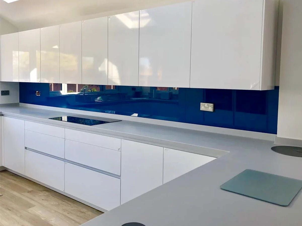 5 Design Ideas for Incorporating a Glass Splashback into Your Kitchen
