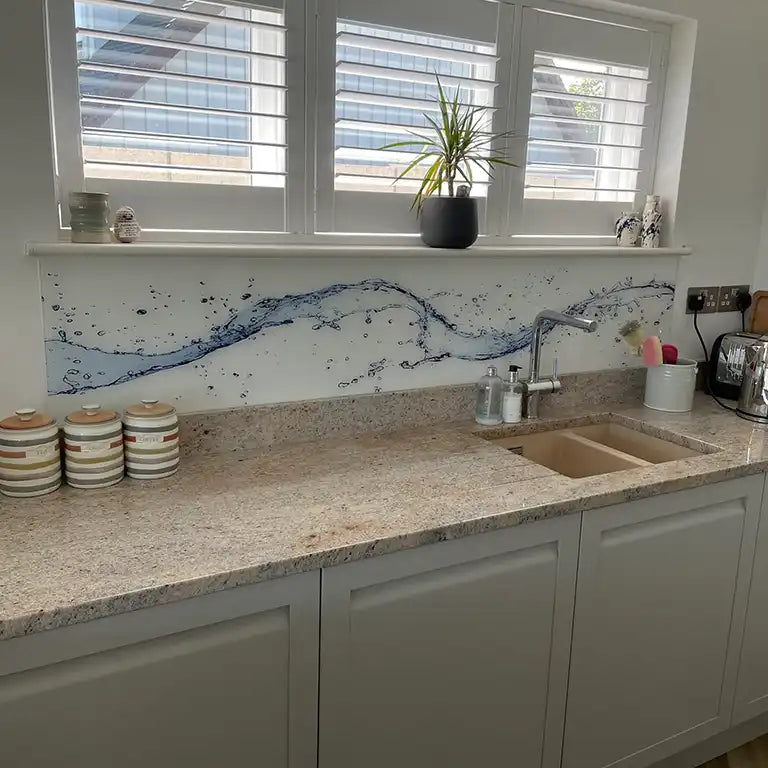 Glass Splashbacks: The Modern Alternative to Traditional Kitchen Wall Coverings