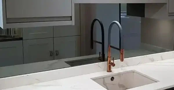 How Toughened Mirror Splashbacks Add Depth and Drama to Any Kitchen