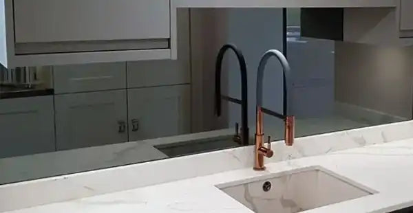 Mirror vs Glass Splashbacks: Which Finish Suits Your Kitchen?